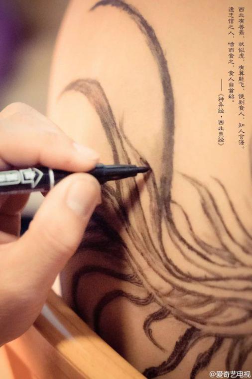 《老九门》张大佛爷身上纹身是一笔一笔画出来的,膜拜