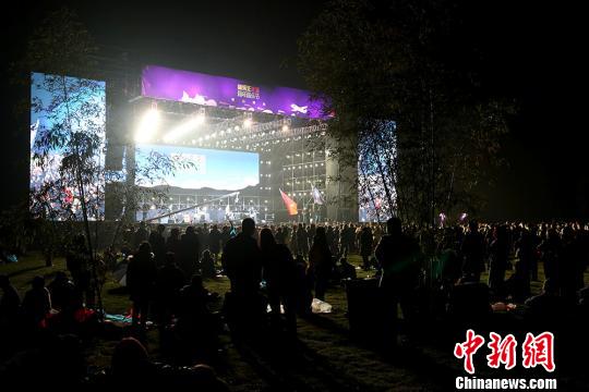 楠溪江・东海跨年音乐节吸引了来自国内外的众多音乐“朝圣者”前往狂欢。永嘉宣传部提供 永嘉宣传部提供 摄