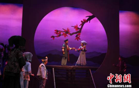 广西首部民族歌剧《三月三》首演 展现壮乡儿